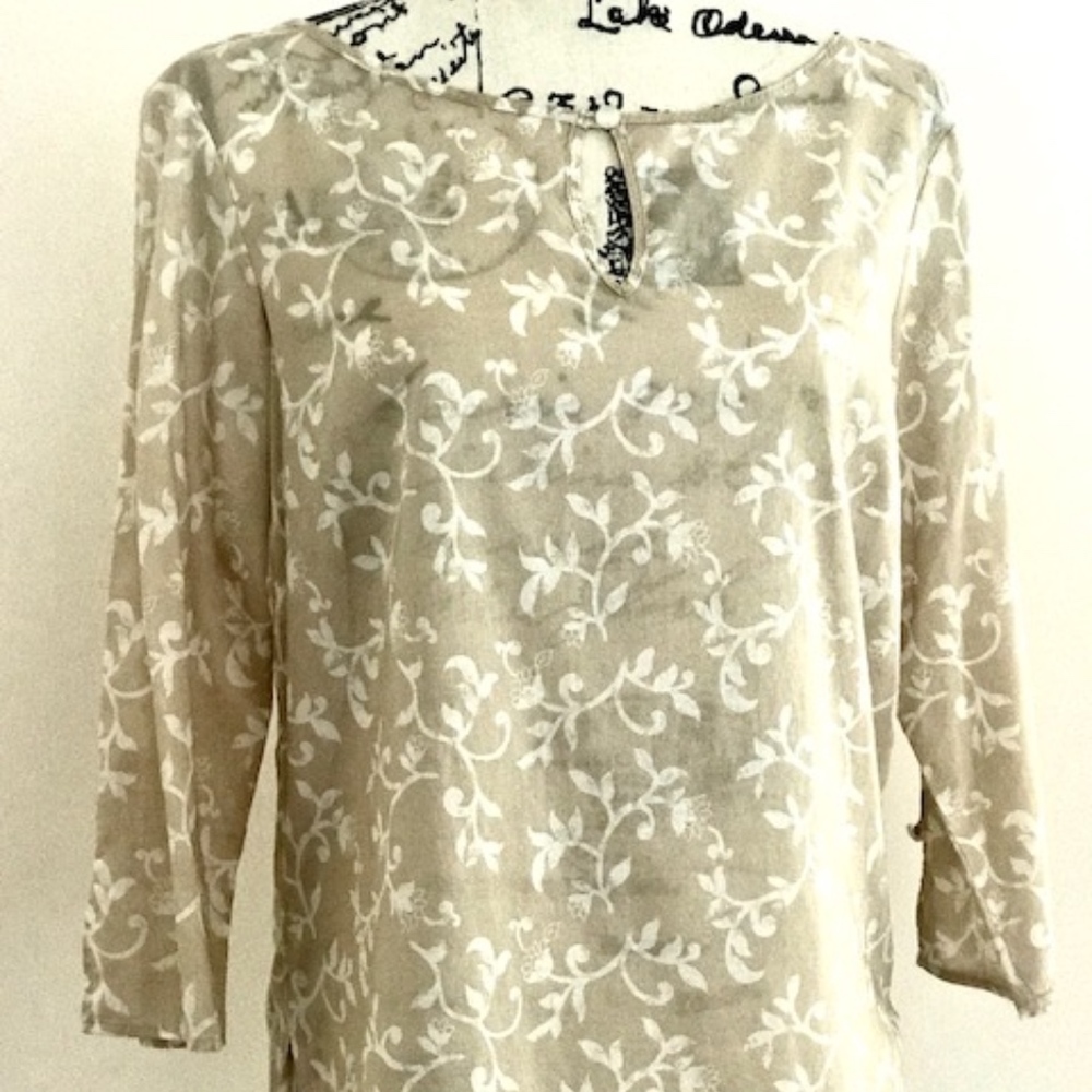Ann Taylor beige & white tunic top Size M-L